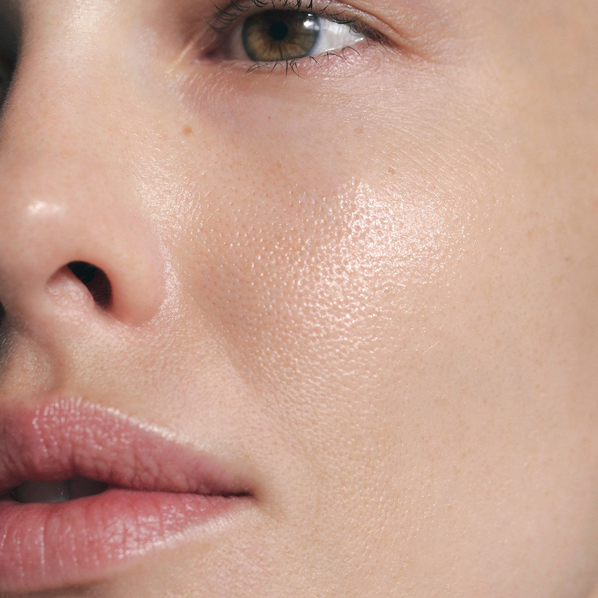 Capsules de sérum correcteur de taches brunes à la triple vitamine C pour femmes | Essence anti-âge Camellia VE et sérum à la niacinamide pour raffermir la peau relâchée et atténuer les ridules